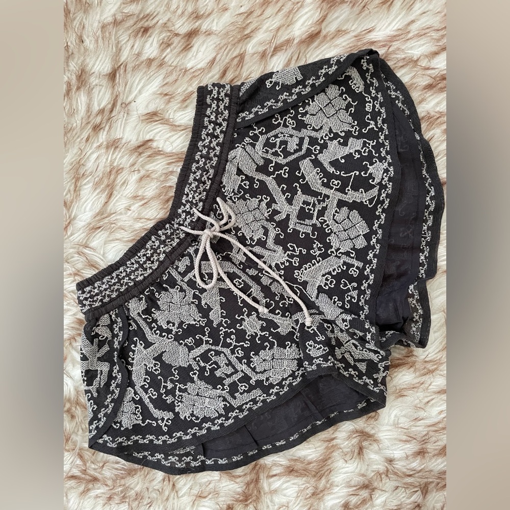 Ecoté Shorts